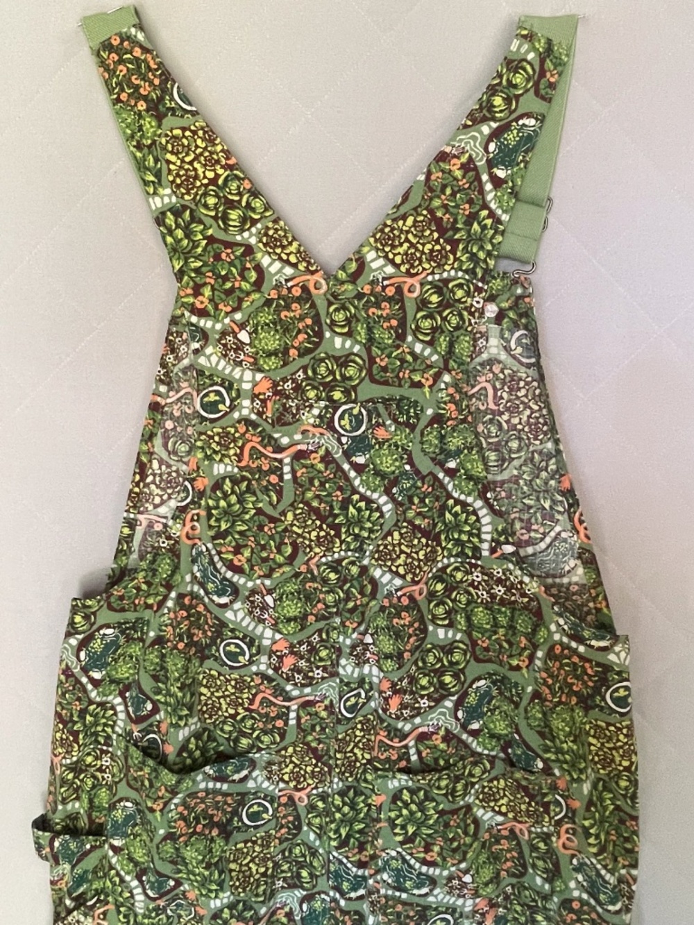 Duluth Women's Heirloom Gardening Overalls - Small - Cabbage and Hose Motif - Picture 16 of 16